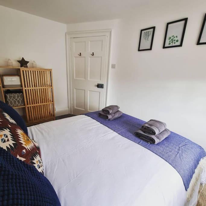 Eldon Row - Stylish Character Apartments - Central Location 1 & 2 Bed Available Dolgellau Luaran gambar