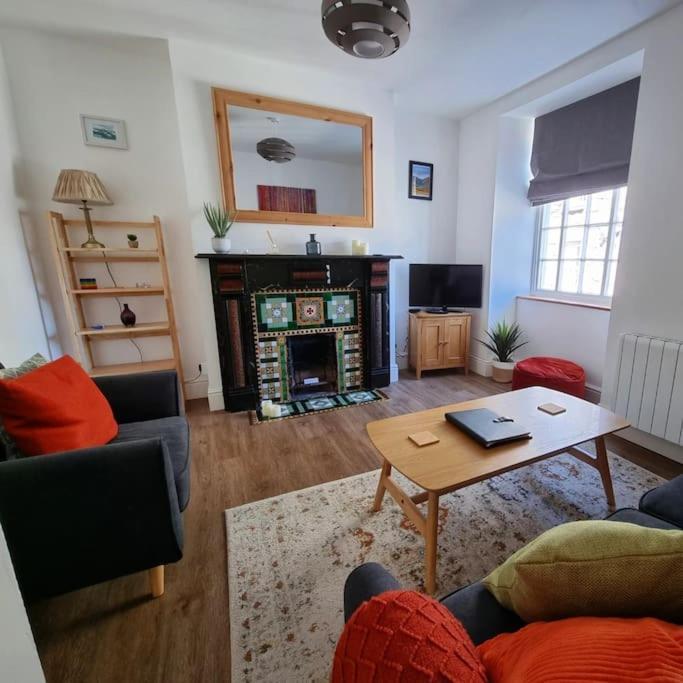 Eldon Row - Stylish Character Apartments - Central Location 1 & 2 Bed Available Dolgellau Luaran gambar